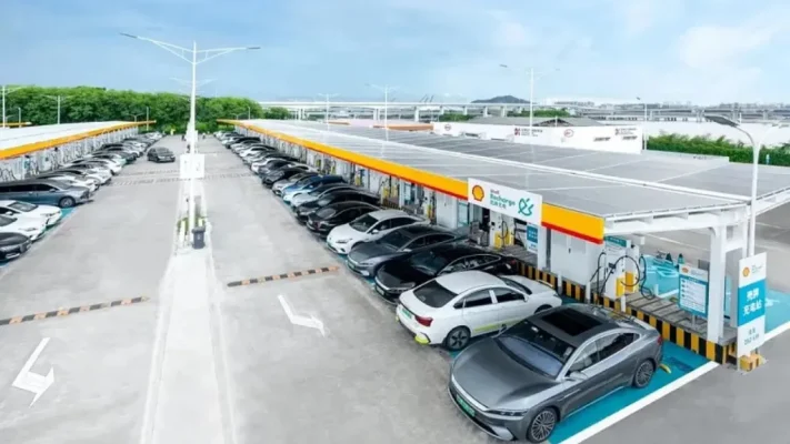 Toàn cảnh bãi đỗ với trạm sạc BYD TPHCM quy mô lớn, mang đến hạ tầng sạc đồng bộ cho cộng đồng xe điện.