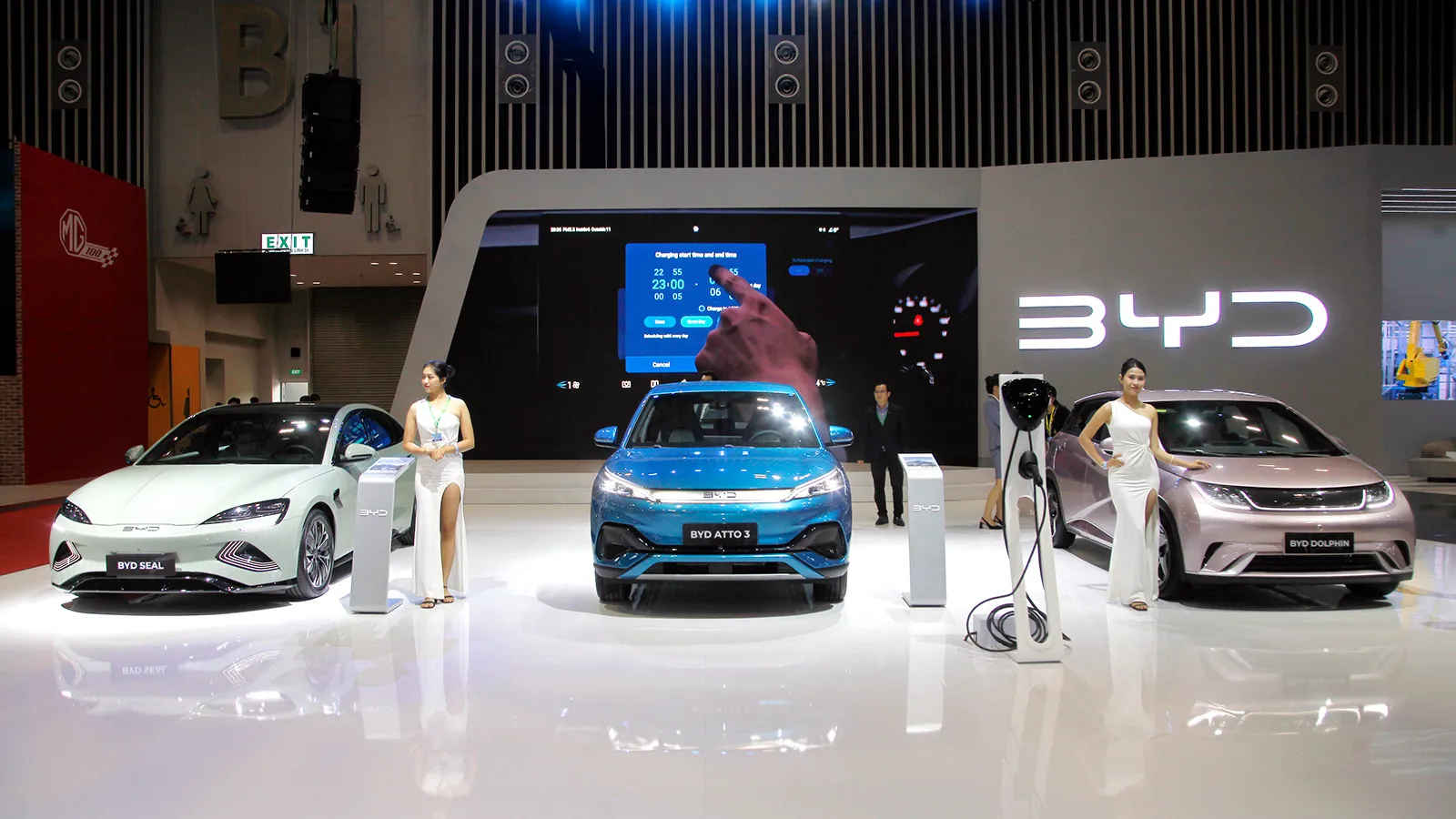 Xe BYD giao ngay HCM được trưng bày nổi bật tại showroom, sẵn sàng cho khách hàng nhận xe ngay trong ngày.