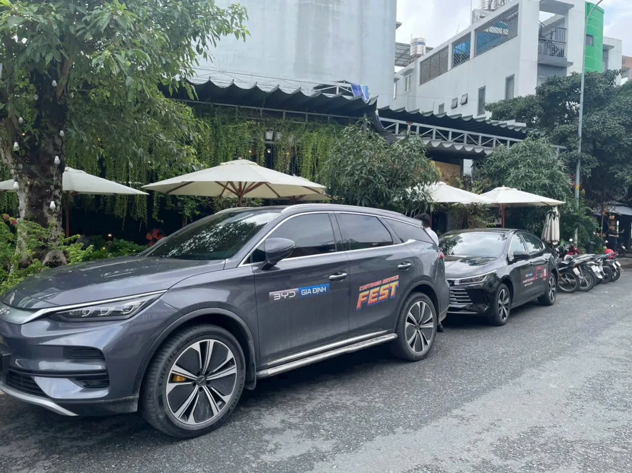 Dàn xe BYD điện nổi bật tại lái thử BYD Quận 10, khẳng định chất lượng và tầm nhìn xanh của thương hiệu xe điện hàng đầu thế giới.